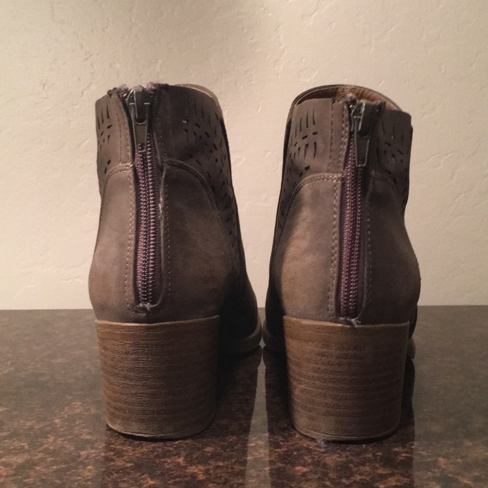 Grey boot - Picture 2 of 3